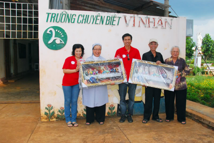 Hình ảnh công tác từ thiện của TFC ở chùa Bửu Thắng và trường Vi Nhân (BMT) 15/08/09 Hình ảnh công tác từ thiện của TFC ở chùa Bửu Thắng và trường Vi Nhân (BMT) 15/08/09
