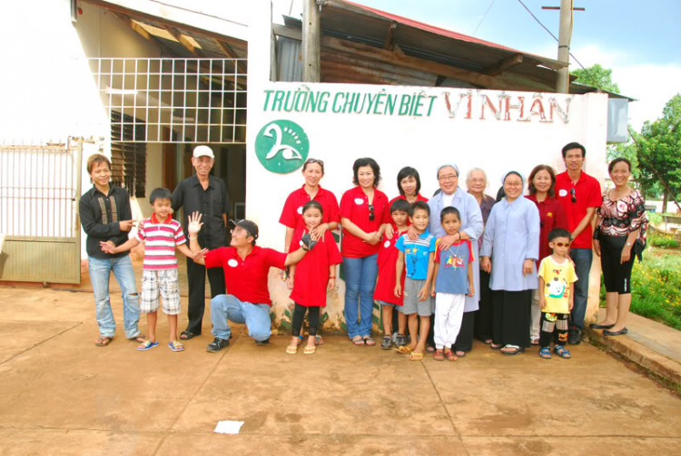 Hình ảnh công tác từ thiện của TFC ở chùa Bửu Thắng và trường Vi Nhân (BMT) 15/08/09 Hình ảnh công tác từ thiện của TFC ở chùa Bửu Thắng và trường Vi Nhân (BMT) 15/08/09