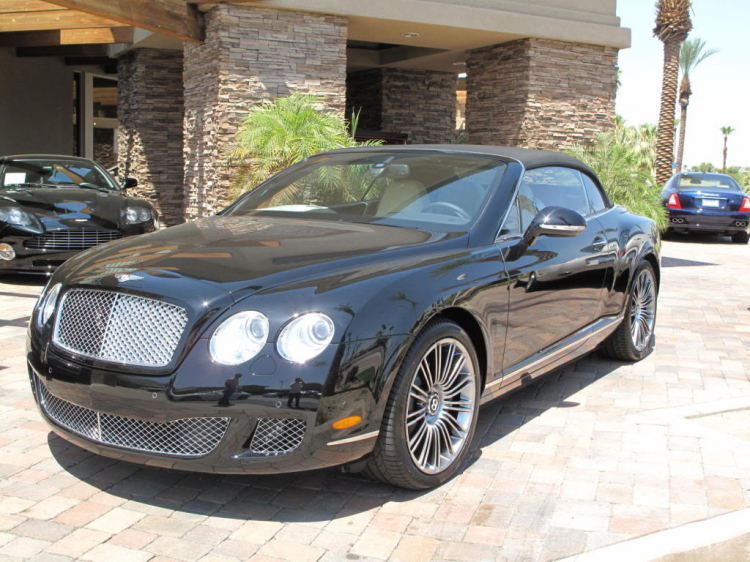 toàn Bentley với cả RR nhé. em cũng chọn được 1 em