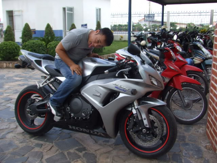 có bác nào quan tâm CBR1000rr 2007!mình bán nè có bác nào quan tâm CBR1000rr 2007!mình bán nè