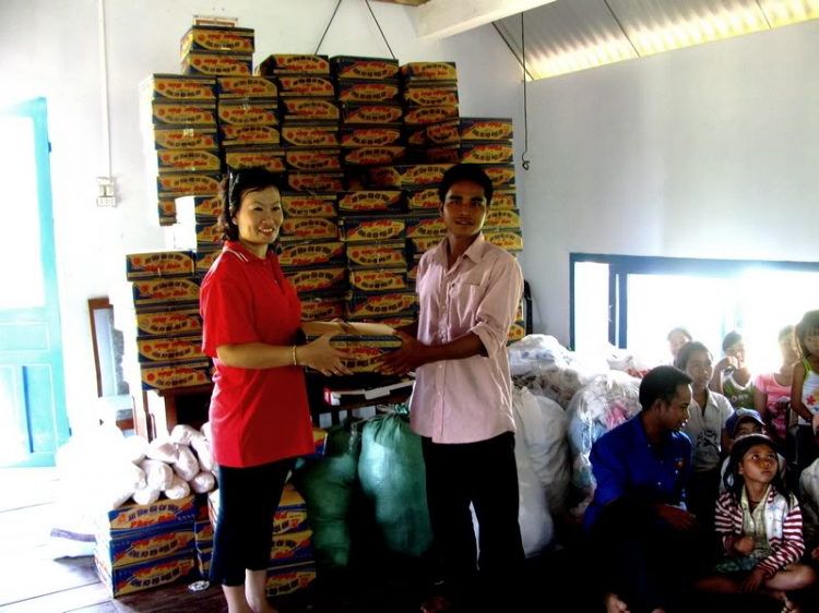 vài hình ảnh TFC làm công tác xã hội tại Xã K'rongba Buôn Eak'man,K'rongbong ngày 21/8 vài hình ảnh TFC làm công tác xã hội tại Xã K'rongba Buôn Eak'man,K'rongbong ngày 21/8