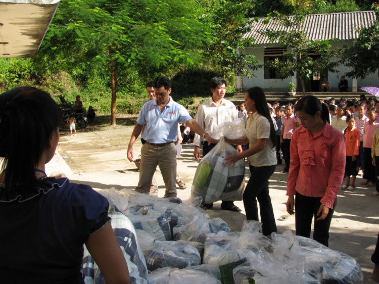 Thành lập Quỹ từ thiện SFC và CT đầu tiên :Góp sức cùng trẻ em nghèo Hà Giang