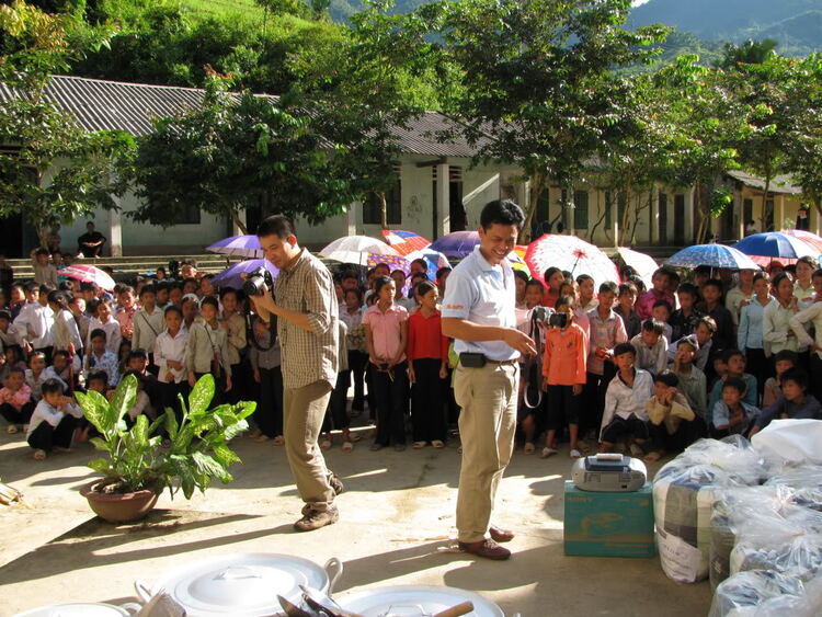 Thành lập Quỹ từ thiện SFC và CT đầu tiên :Góp sức cùng trẻ em nghèo Hà Giang