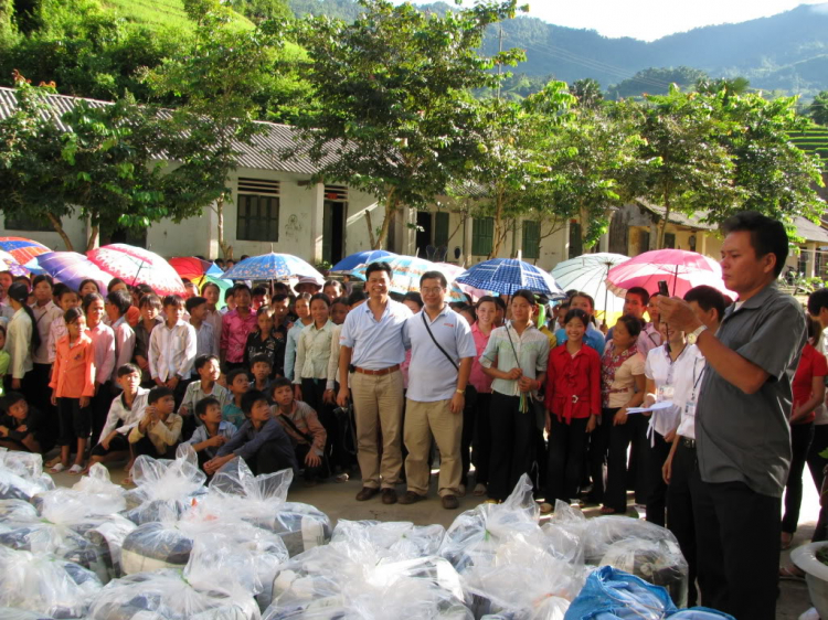 Thành lập Quỹ từ thiện SFC và CT đầu tiên :Góp sức cùng trẻ em nghèo Hà Giang