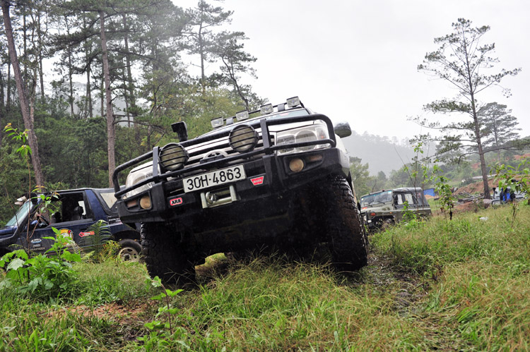 Off road kết hợp cứu trợ Đưng K'Nớ Off road kết hợp cứu trợ Đưng K'Nớ