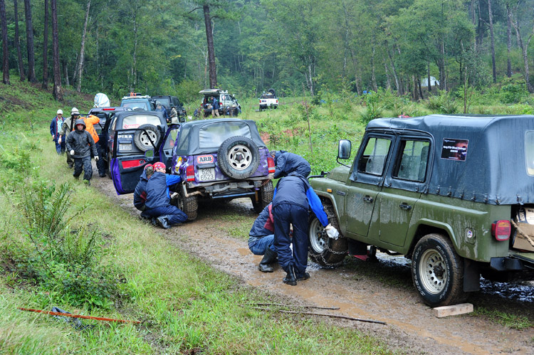 Off road kết hợp cứu trợ Đưng K'Nớ