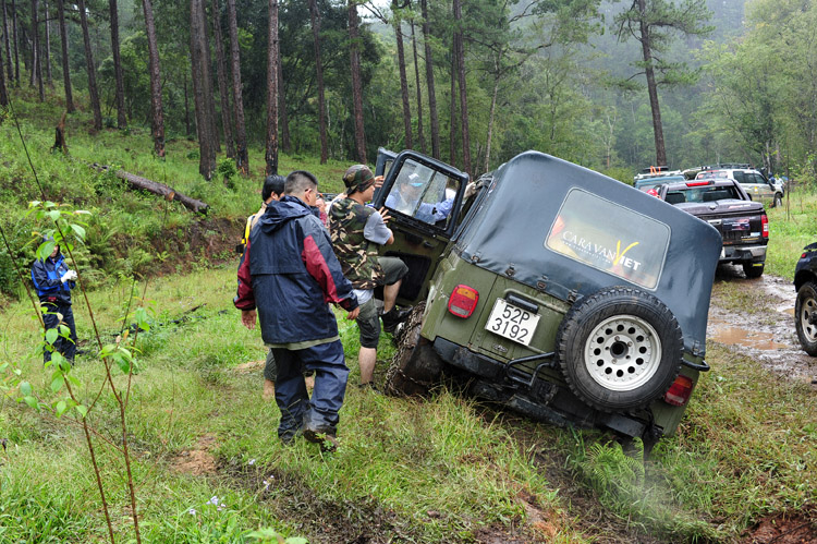 Off road kết hợp cứu trợ Đưng K'Nớ