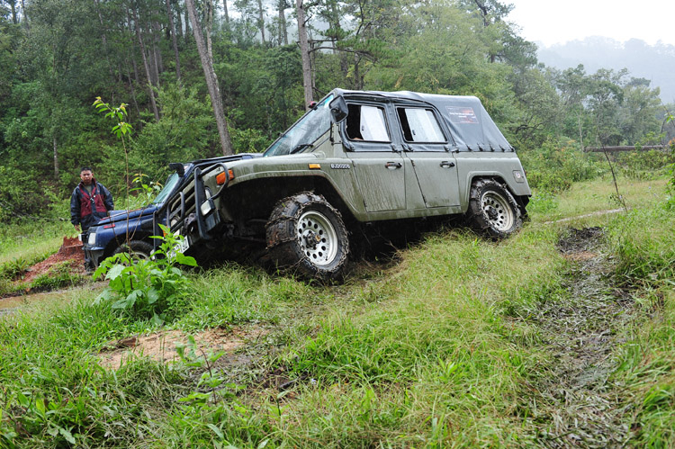 Off road kết hợp cứu trợ Đưng K'Nớ