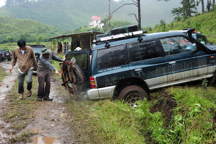 Off road kết hợp cứu trợ Đưng K'Nớ