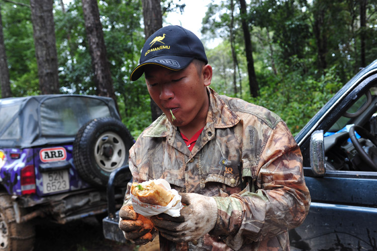 Off road kết hợp cứu trợ Đưng K'Nớ