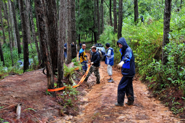 Off road kết hợp cứu trợ Đưng K'Nớ