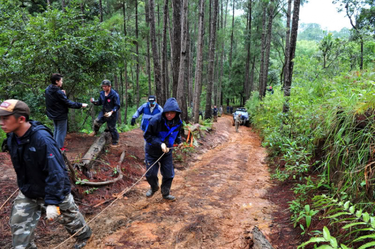 Off road kết hợp cứu trợ Đưng K'Nớ Off road kết hợp cứu trợ Đưng K'Nớ