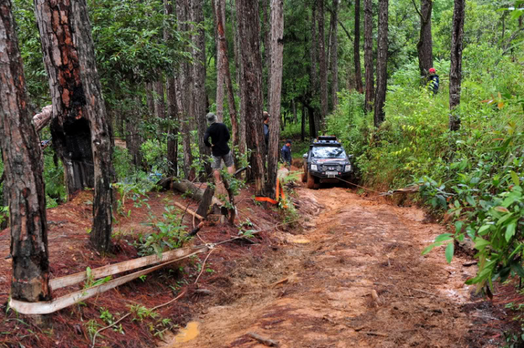 Off road kết hợp cứu trợ Đưng K'Nớ Off road kết hợp cứu trợ Đưng K'Nớ