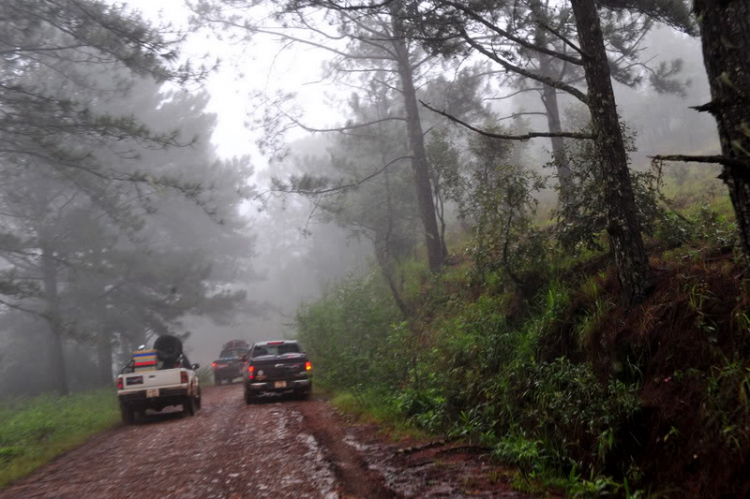 Off road kết hợp cứu trợ Đưng K'Nớ Off road kết hợp cứu trợ Đưng K'Nớ