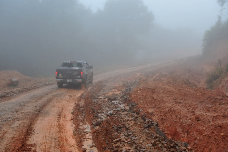 Off road kết hợp cứu trợ Đưng K'Nớ Off road kết hợp cứu trợ Đưng K'Nớ