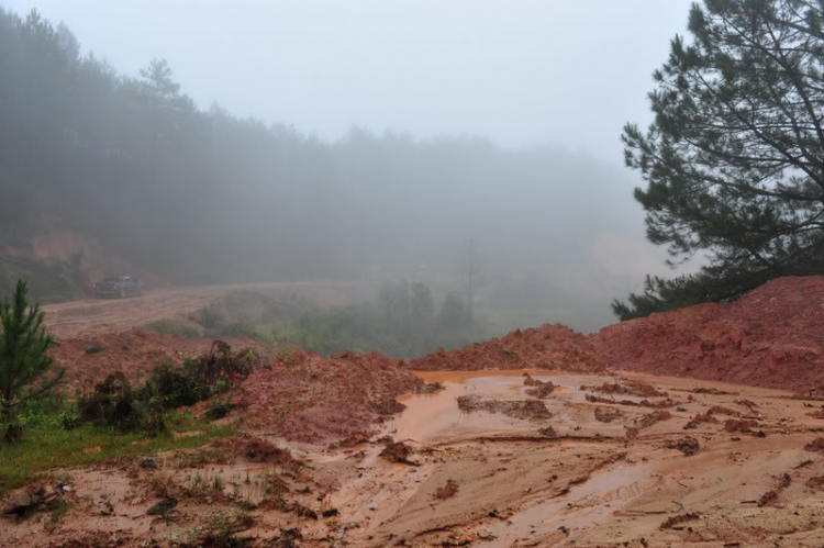 Off road kết hợp cứu trợ Đưng K'Nớ Off road kết hợp cứu trợ Đưng K'Nớ
