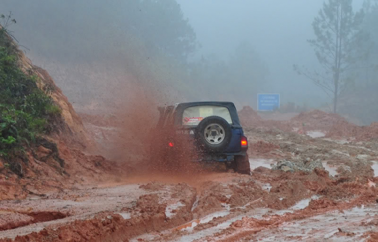 Off road kết hợp cứu trợ Đưng K'Nớ