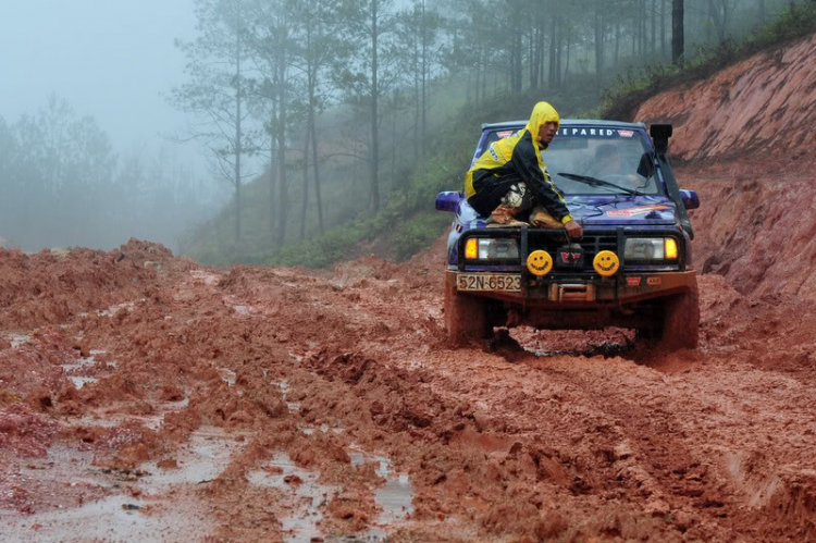 Off road kết hợp cứu trợ Đưng K'Nớ