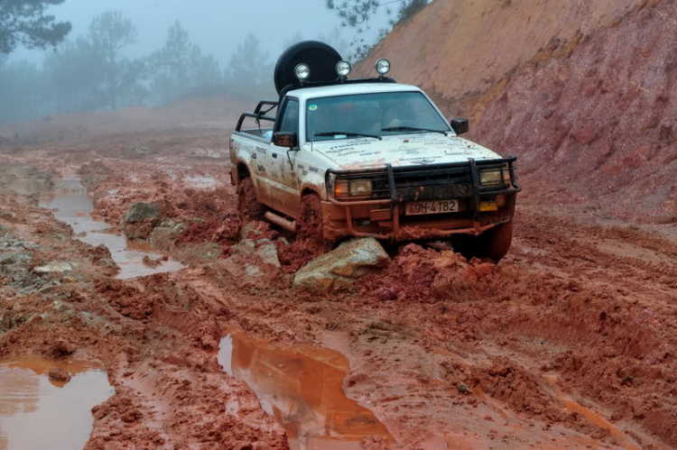 Off road kết hợp cứu trợ Đưng K'Nớ Off road kết hợp cứu trợ Đưng K'Nớ