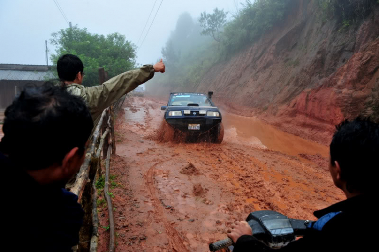 Off road kết hợp cứu trợ Đưng K'Nớ