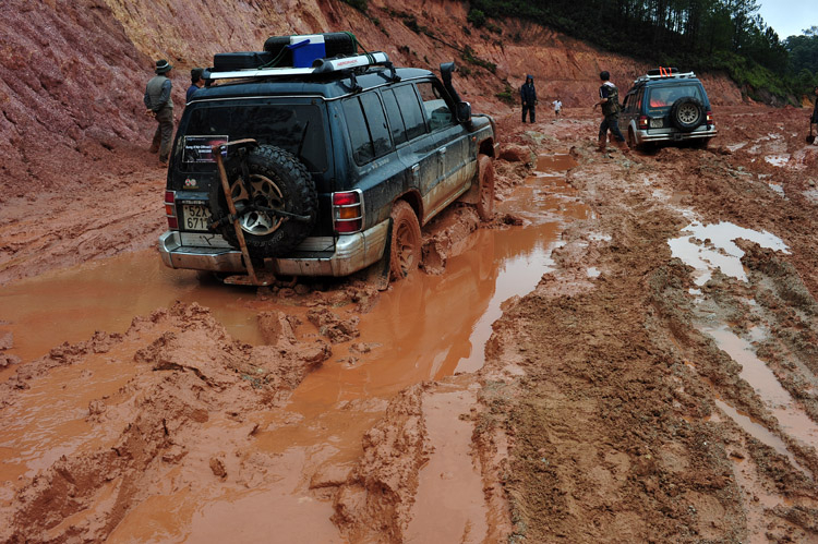 Off road kết hợp cứu trợ Đưng K'Nớ