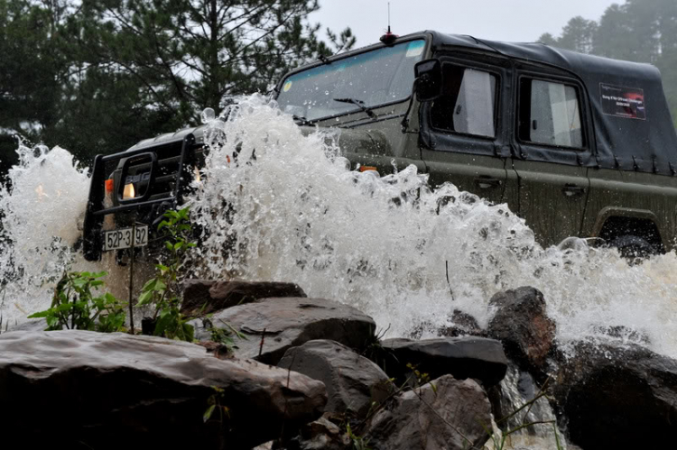 Từ Vịt Bầu Béo... đến Vàng Anh chân Dài....& đội hình xe Offroad của OS!