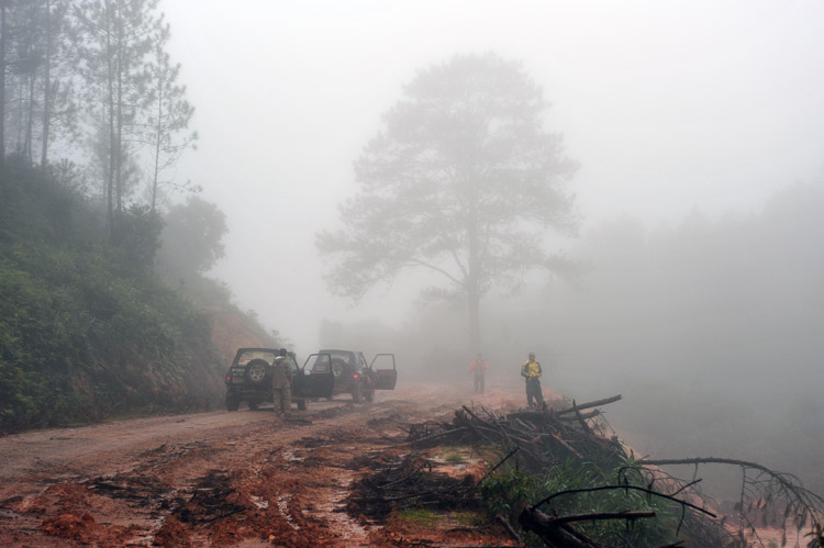 Off road kết hợp cứu trợ Đưng K'Nớ Off road kết hợp cứu trợ Đưng K'Nớ