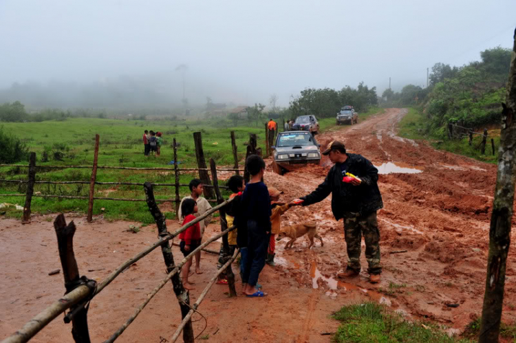 Off road kết hợp cứu trợ Đưng K'Nớ Off road kết hợp cứu trợ Đưng K'Nớ