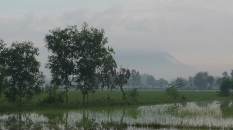 Núi Bà Đen, Tòa Thánh TN và Chùa Hoằng Pháp.