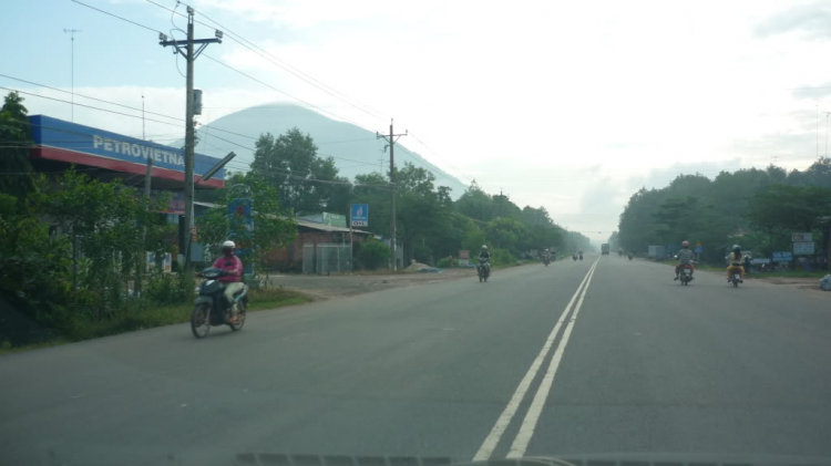 Núi Bà Đen, Tòa Thánh TN và Chùa Hoằng Pháp.