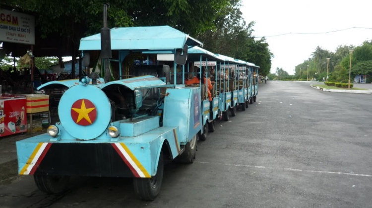 Núi Bà Đen, Tòa Thánh TN và Chùa Hoằng Pháp.