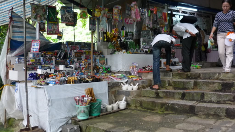 Núi Bà Đen, Tòa Thánh TN và Chùa Hoằng Pháp.