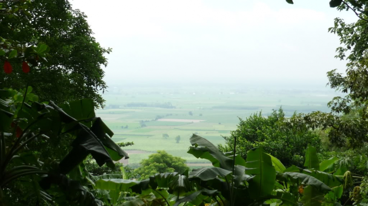 Núi Bà Đen, Tòa Thánh TN và Chùa Hoằng Pháp.