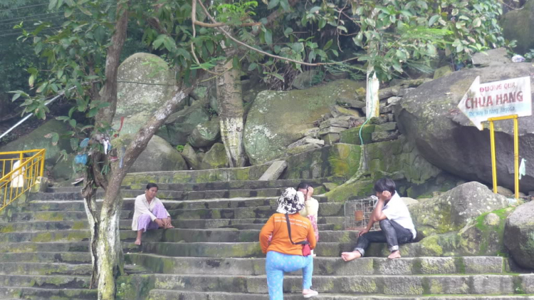 Núi Bà Đen, Tòa Thánh TN và Chùa Hoằng Pháp.