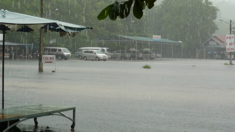 Núi Bà Đen, Tòa Thánh TN và Chùa Hoằng Pháp.