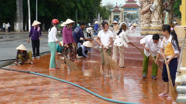 Núi Bà Đen, Tòa Thánh TN và Chùa Hoằng Pháp.