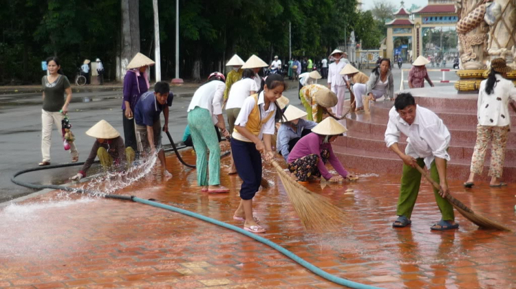 Núi Bà Đen, Tòa Thánh TN và Chùa Hoằng Pháp.