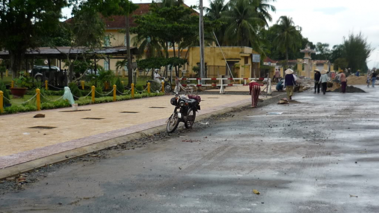 Núi Bà Đen, Tòa Thánh TN và Chùa Hoằng Pháp.