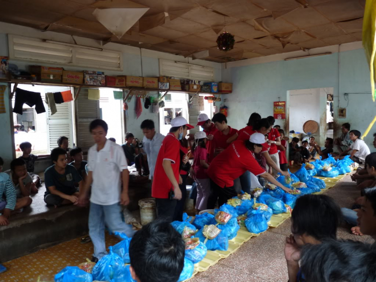 Hình ảnh chuyến CTXH 27/09/2009 Tại Bình Dương
