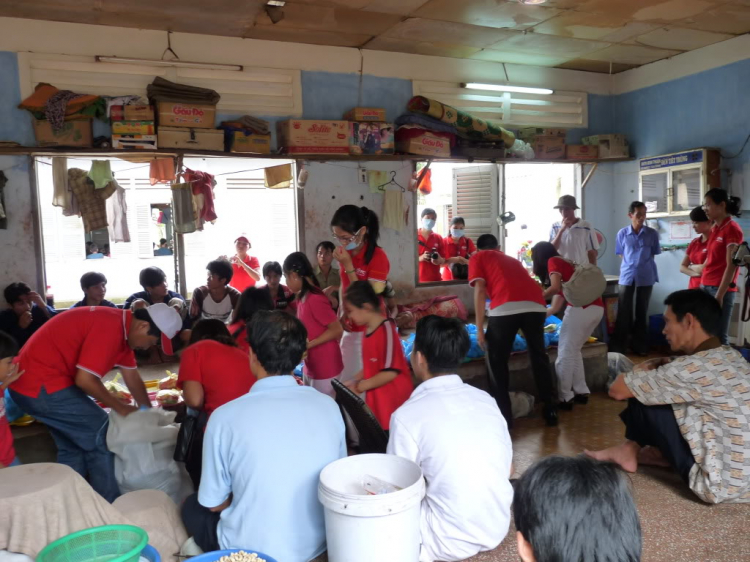 Hình ảnh chuyến CTXH 27/09/2009 Tại Bình Dương
