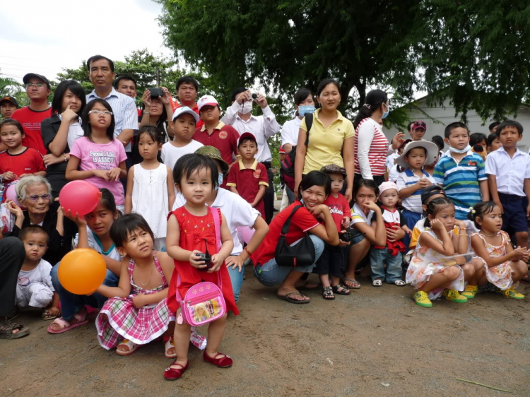 Hình ảnh chuyến CTXH 27/09/2009 Tại Bình Dương
