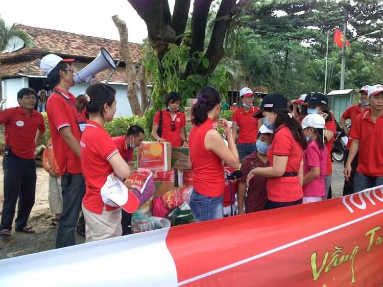 Hình ảnh chuyến CTXH 27/09/2009 Tại Bình Dương
