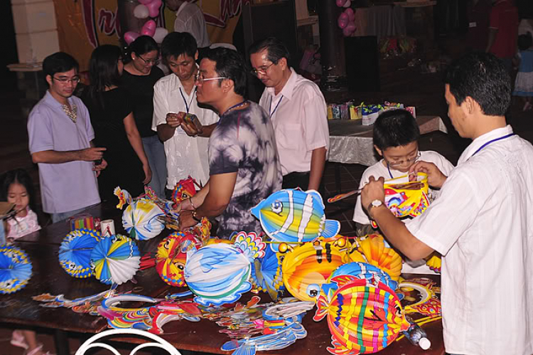 RỰC RỠ SẮC MÀU TUỔI THƠ (Chuyện TRUNG THU XNL.2009) RỰC RỠ SẮC MÀU TUỔI THƠ (Chuyện TRUNG THU XNL.2009)