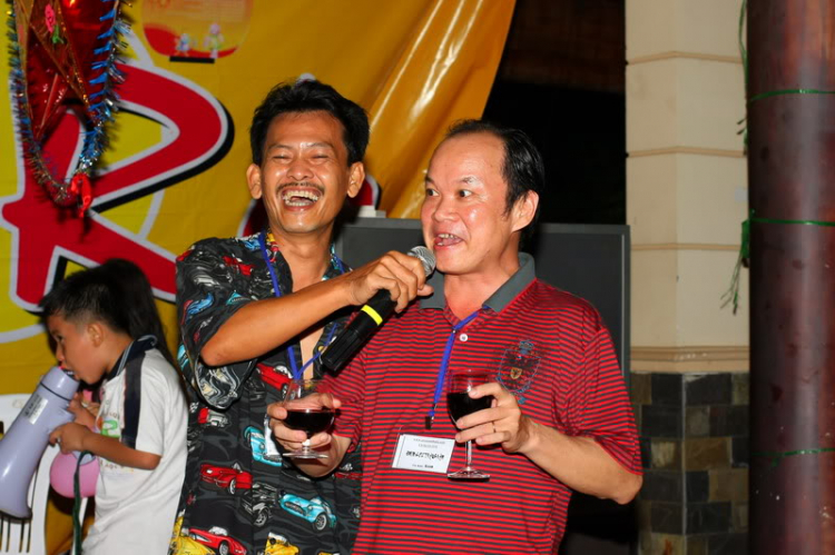 RỰC RỠ SẮC MÀU TUỔI THƠ (Chuyện TRUNG THU XNL.2009) RỰC RỠ SẮC MÀU TUỔI THƠ (Chuyện TRUNG THU XNL.2009)