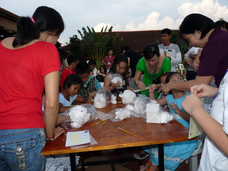 RỰC RỠ SẮC MÀU TUỔI THƠ (Chuyện TRUNG THU XNL.2009) RỰC RỠ SẮC MÀU TUỔI THƠ (Chuyện TRUNG THU XNL.2009)
