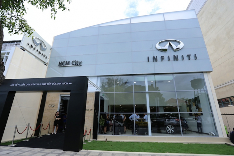 Infiniti công bố giá bán cạnh tranh với Lexus tại Việt Nam