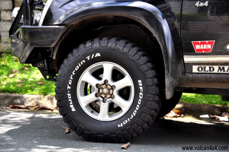 Nhờ các bác tư vấn mua D-MAX và so sánh với Ranger Nhờ các bác tư vấn mua D-MAX và so sánh với Ranger