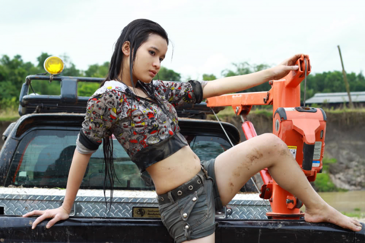 Nhờ các bác tư vấn mua D-MAX và so sánh với Ranger Nhờ các bác tư vấn mua D-MAX và so sánh với Ranger