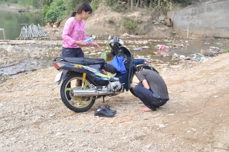 Cùng đến trường với các em học sinh vùng sông nước. Cùng đến trường với các em học sinh vùng sông nước.
