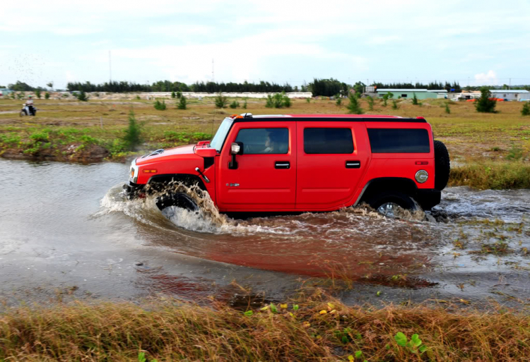 Offroad bằng Hummer